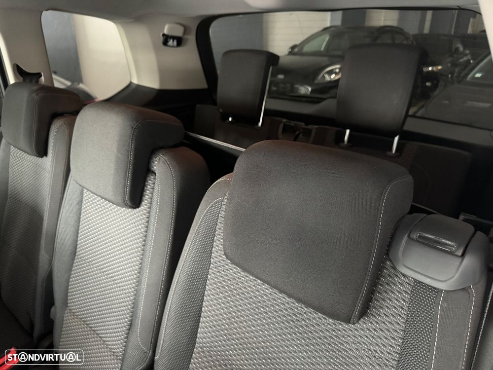 VW Touran 1.6 TDI Confortline - 21