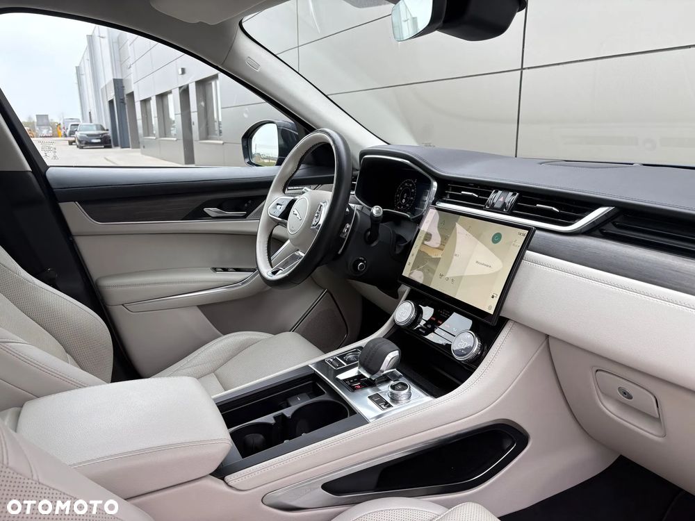 Jaguar F-Pace 2.0 D200 mHEV AWD SE - 8