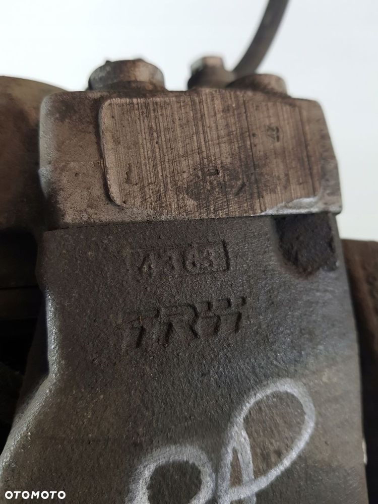 zacisk hamulcowy prawy przód audi a6 c7 2.0 tdi - 10