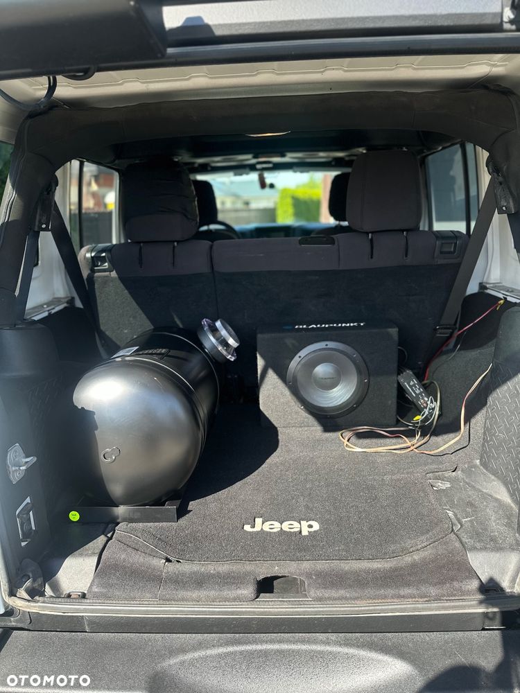 Jeep Wrangler - 9