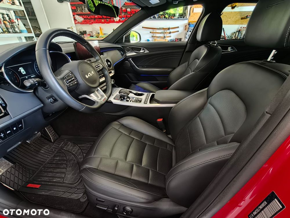Kia Stinger - 8