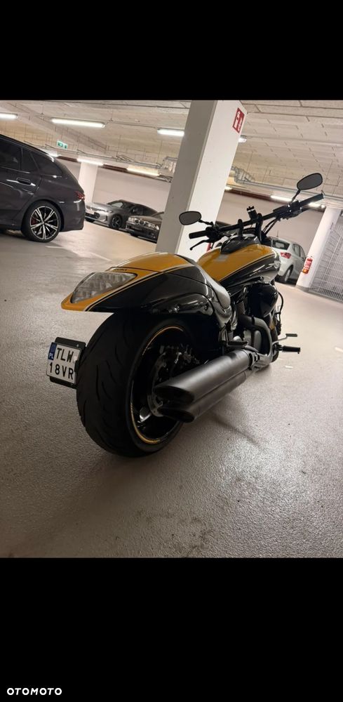 Suzuki Intruder - 3