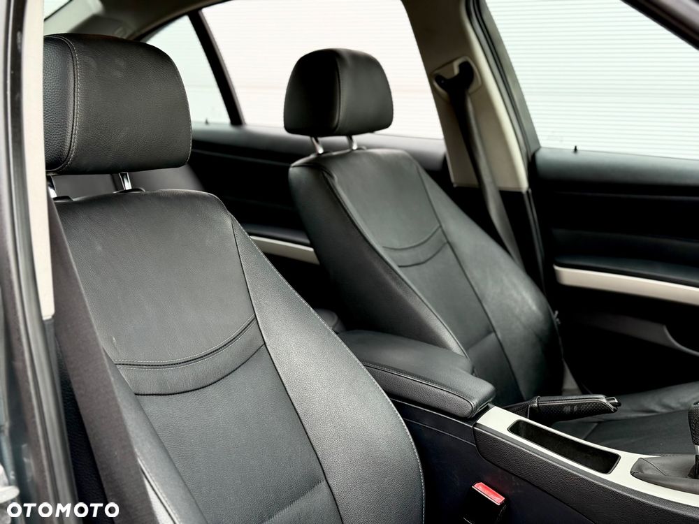 BMW Seria 3 320i Edition Sport - 31