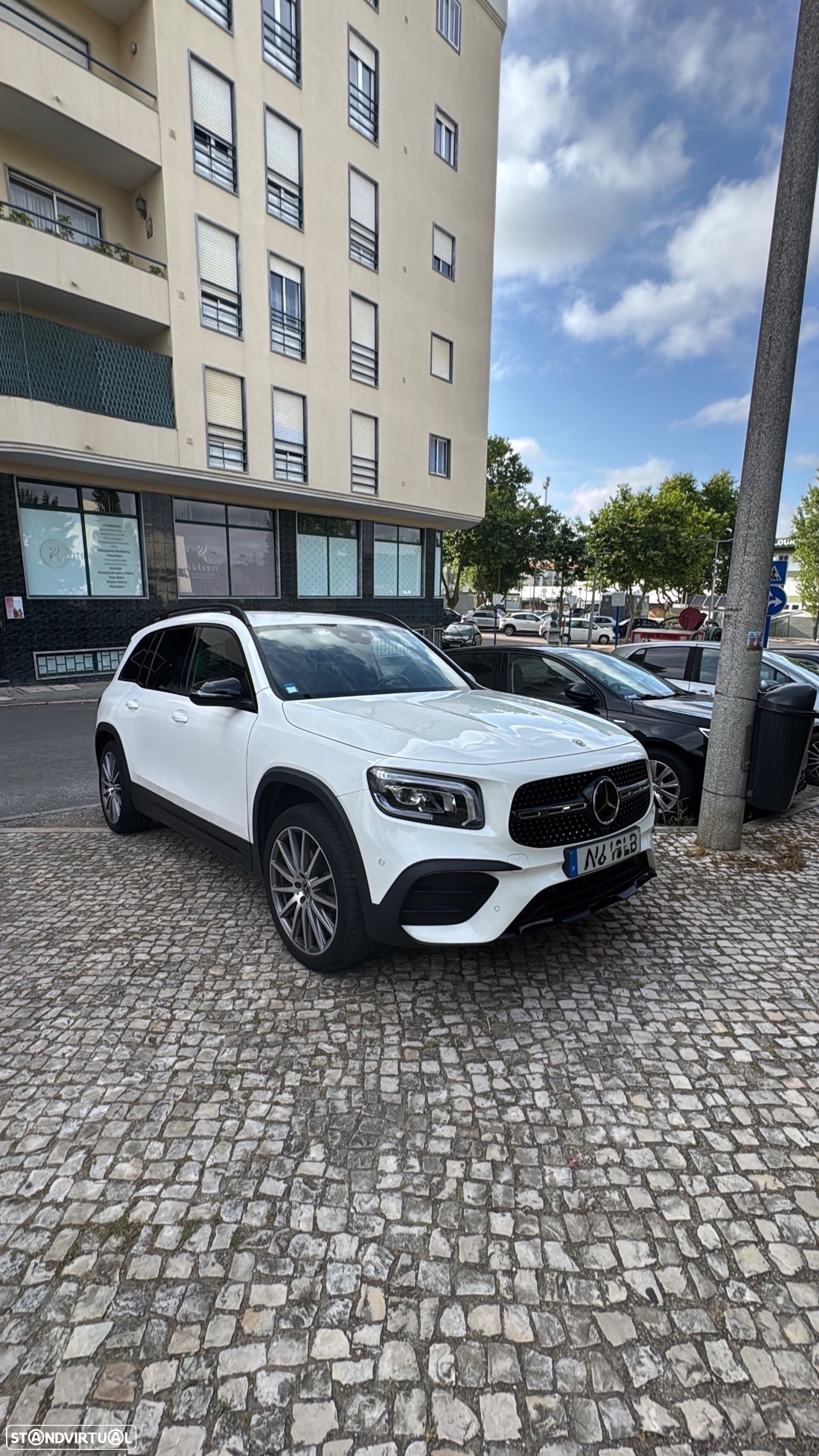 Mercedes-Benz GLB 200 4Matic 8G-DCT AMG Line - 3
