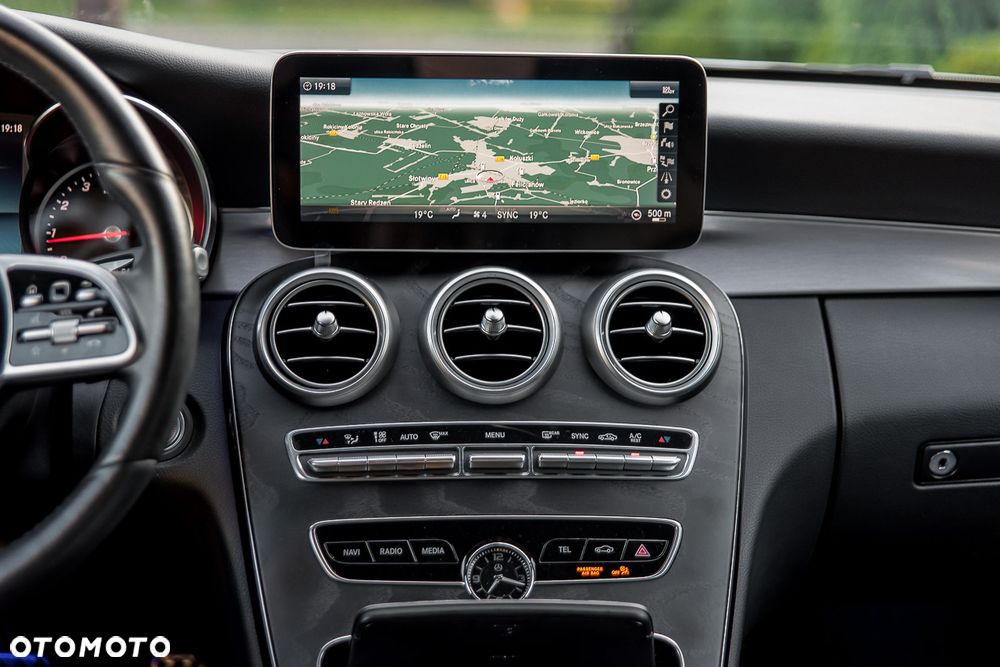 Mercedes-Benz Klasa C 300 9G-TRONIC - 28