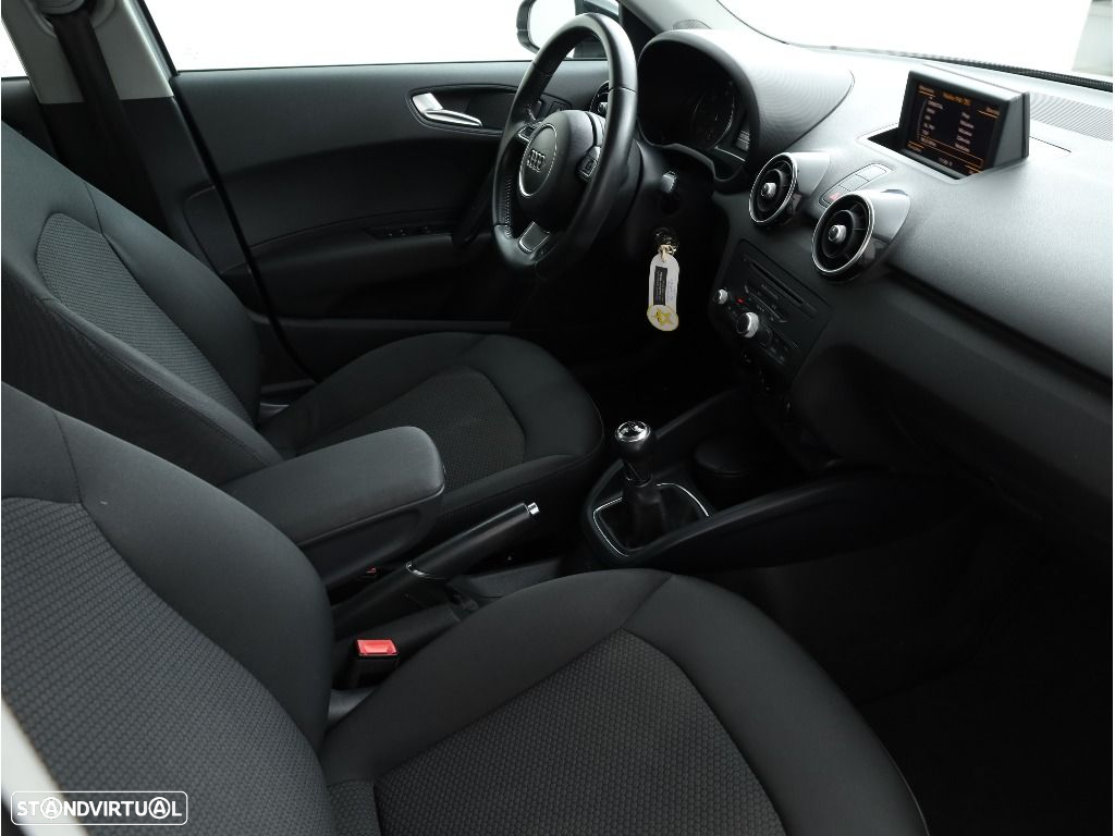 Audi A1 Sportback 1.6 TDI S-line - 25