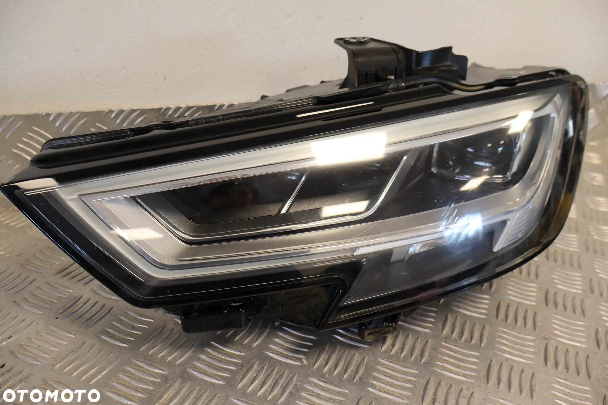 LAMPA PRZEDNIA PRZÓD LEWA AUDI A3 LIFT 8V0 FULL LED 8V0941033C 2016-2020 - 2