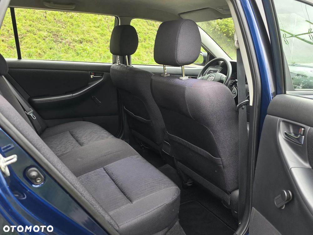 Toyota Corolla 2.0 D-4D Base - 24