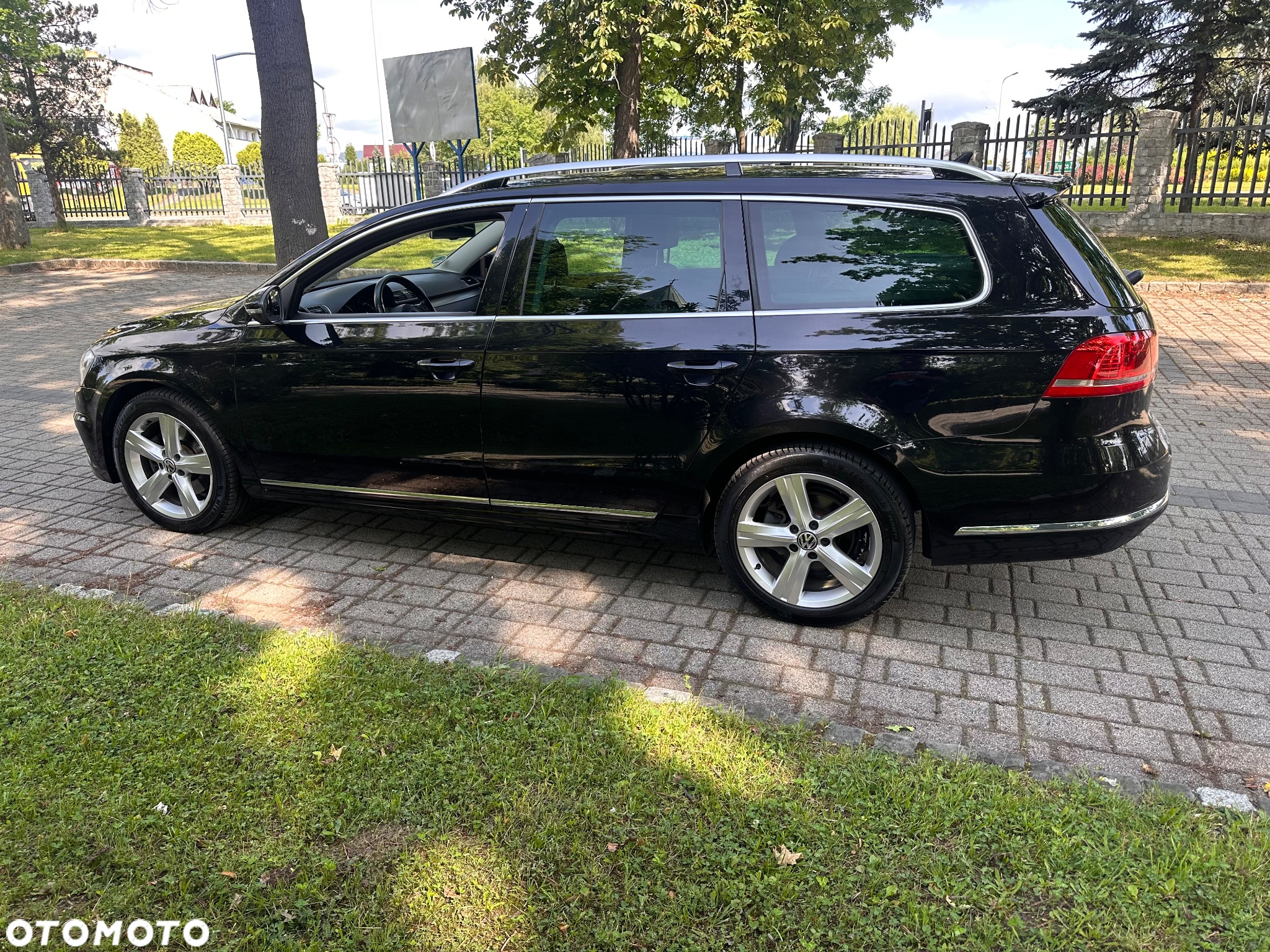 Volkswagen Passat Variant 2.0 TDI BlueMotion Technology R-Line - 2