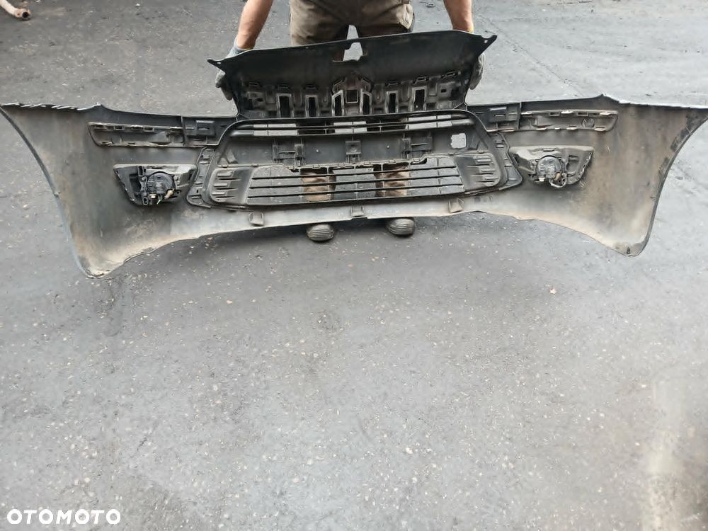 Citroen C4 Zderzak przedni kod lakieru KTH - 7