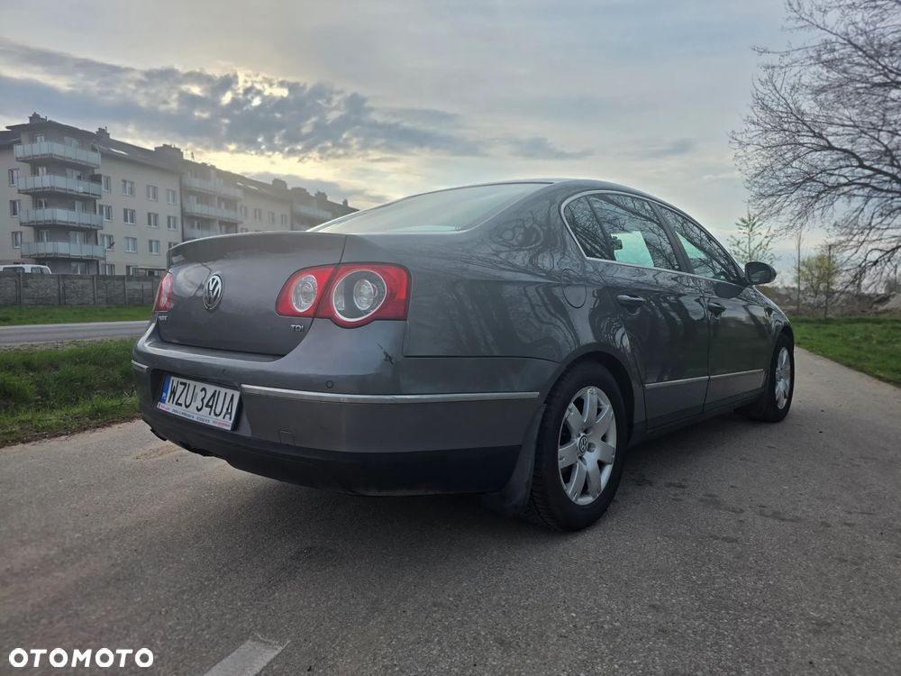Volkswagen Passat 1.9 TDI Comfortline - 9