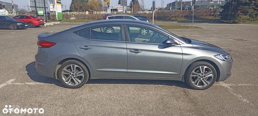 Hyundai Elantra 1.6 CRDi Comfort - 5