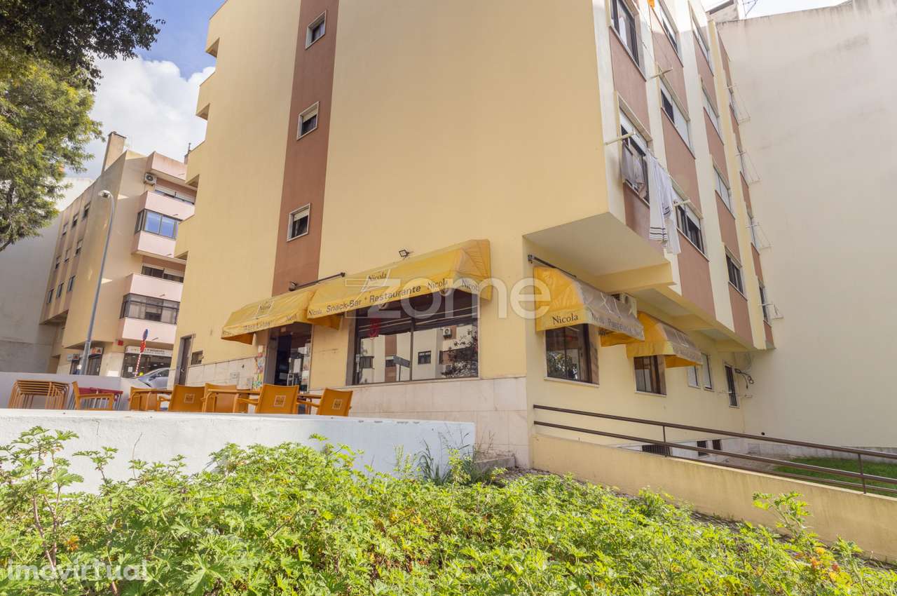 Restaurante/ Snack-Bar junto à escola secundária Camilo Castelo Bra... - Grande imagem: 2/21