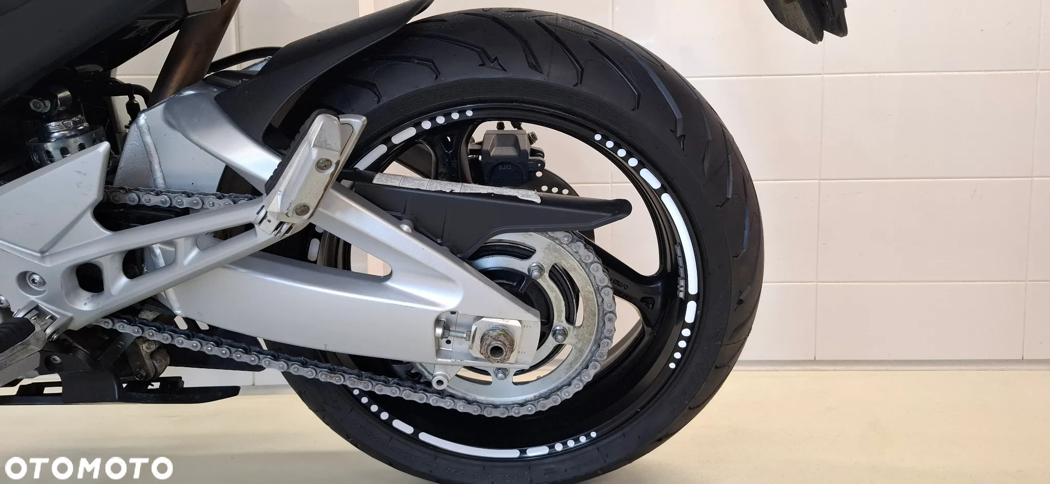 Suzuki GSR - 18