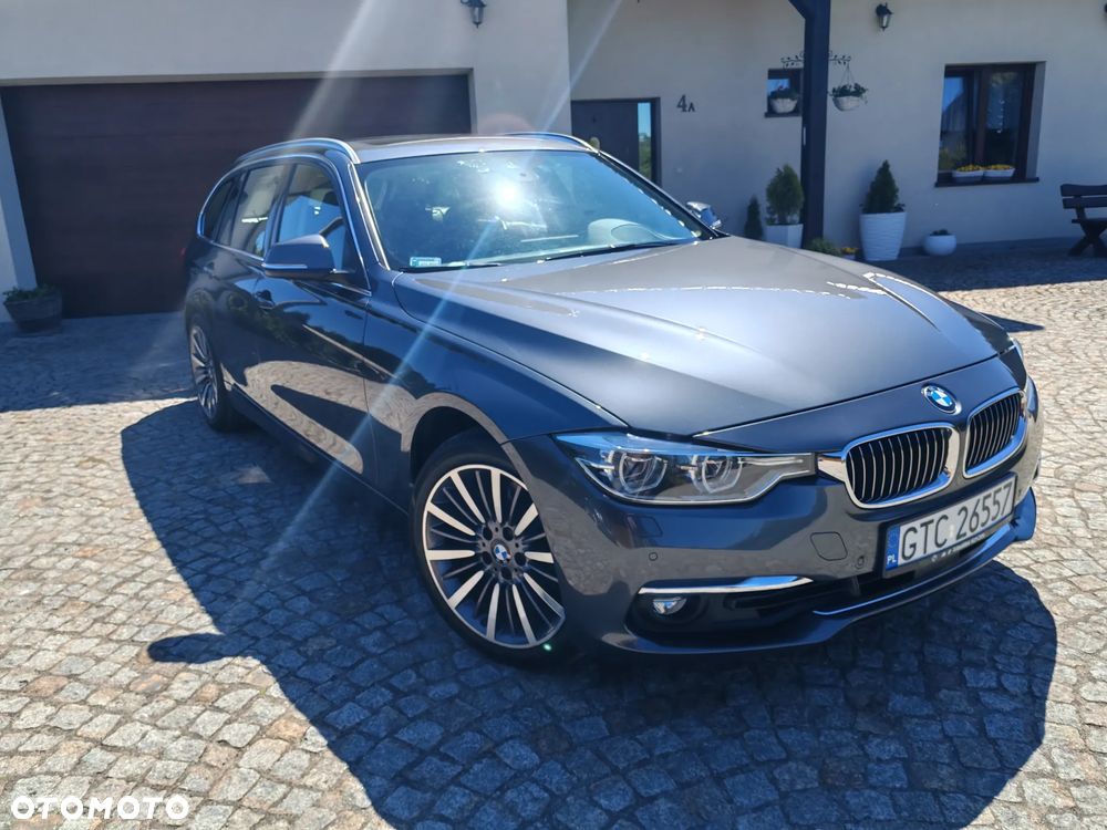 BMW Seria 3 330i xDrive Luxury Line - 1