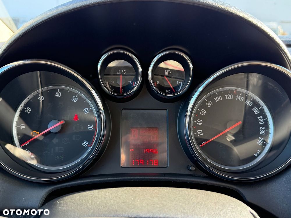 Opel Astra 2013 photo 3
