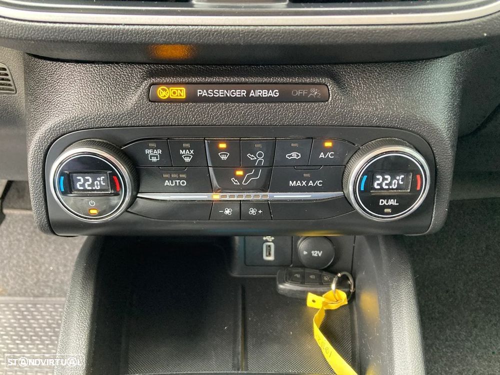 Ford Focus SW 1.5 TDCi EcoBlue Titanium - 24