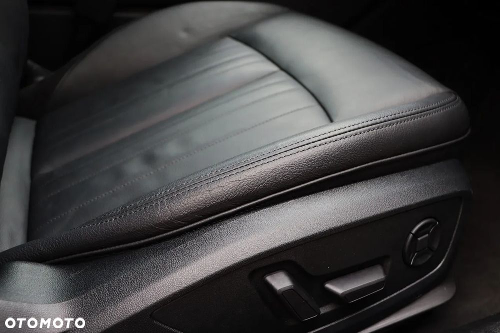 Audi A6 Avant 40 TDI quattro S tronic S line - 24