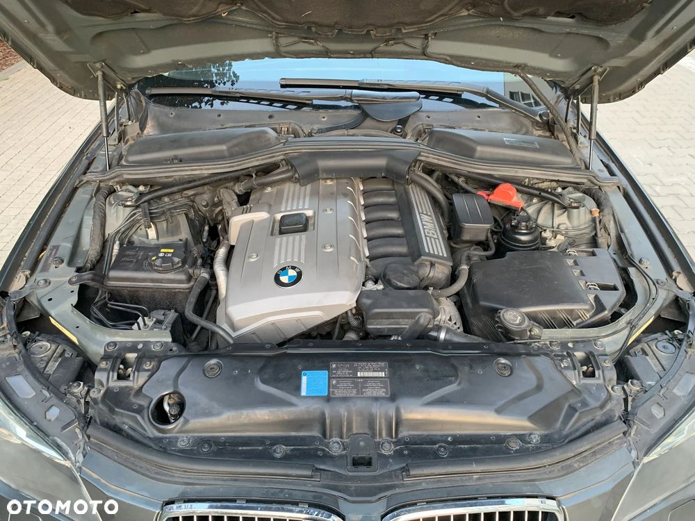 BMW Seria 5 530xi Touring - 33