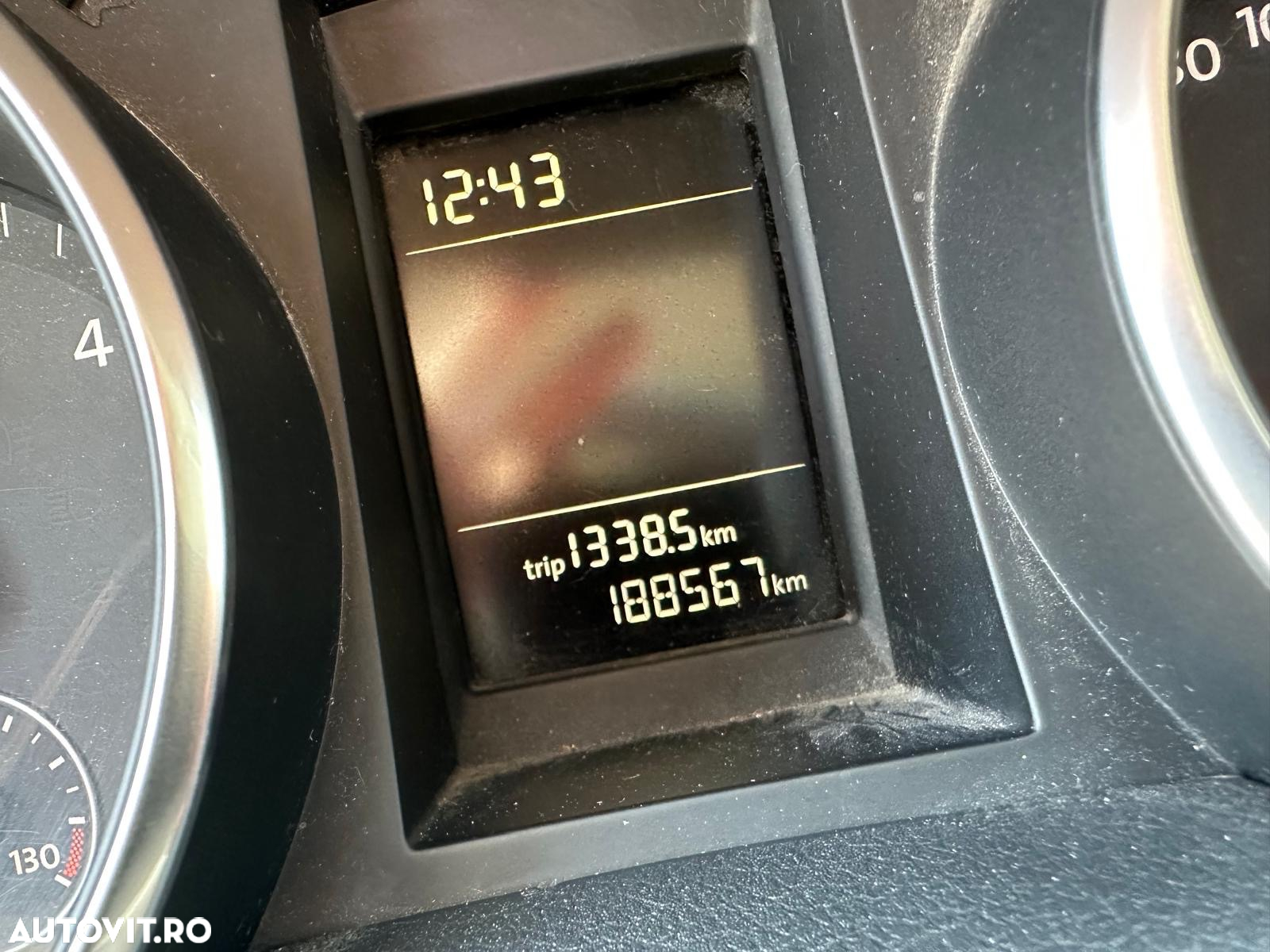 Volkswagen Golf 1.6 TDI DPF Highline - 8