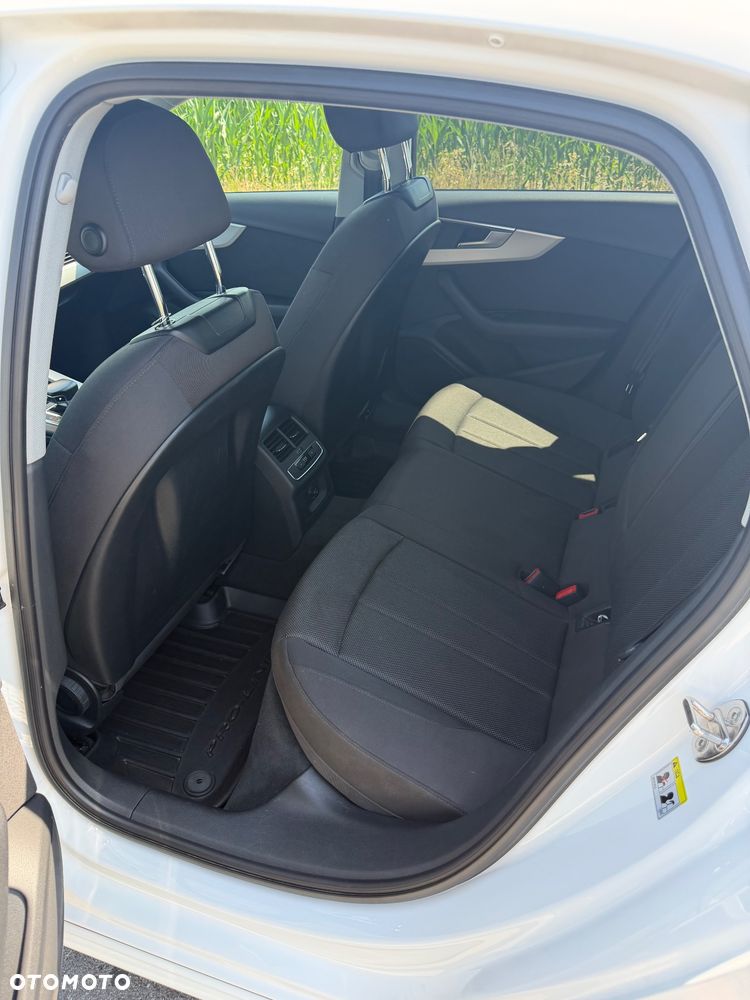 Audi A4 Limousine 35 TFSI mHEV S Line S tronic - 17