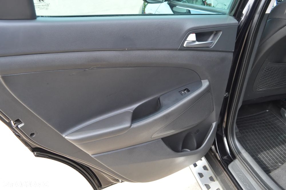 Hyundai Tucson 1.7 CRDI BlueDrive TourdePologne 2WD - 14