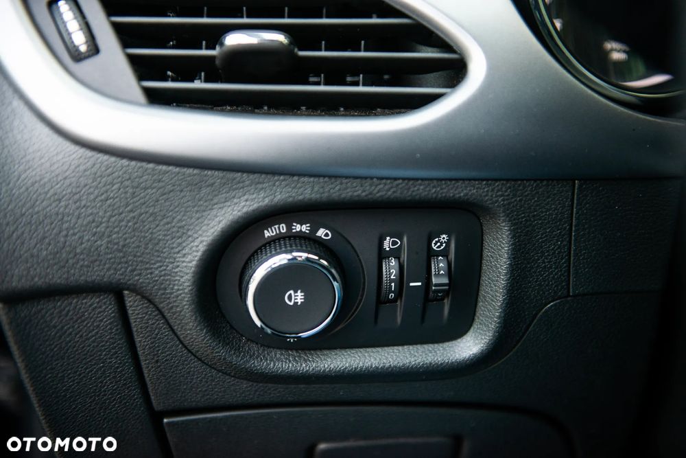 Opel Astra 1.5 D Start/Stop Business Elegance - 36