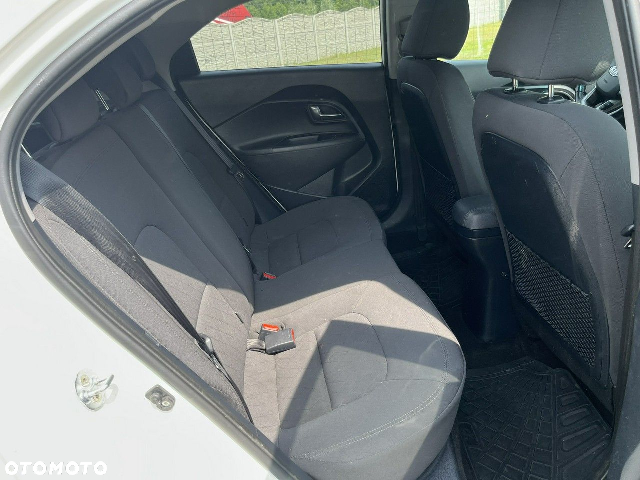 Kia Rio - 12