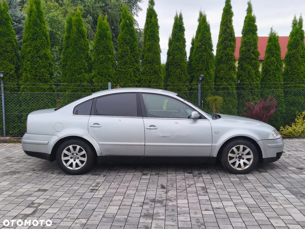 Volkswagen Passat 1.9 TDI Highline - 9