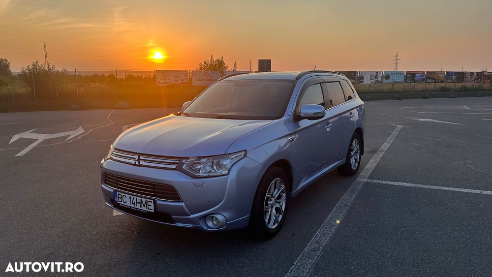 Mitsubishi Outlander - 1