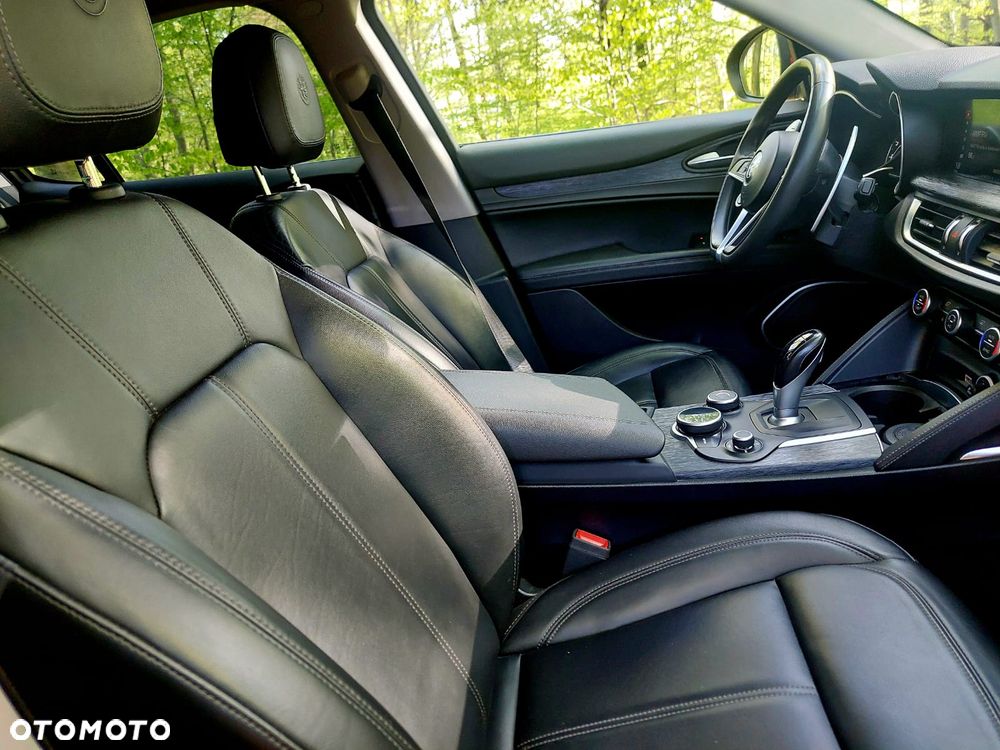 Alfa Romeo Stelvio 2.0 Turbo 16V AT8-Q4 Executive - 9