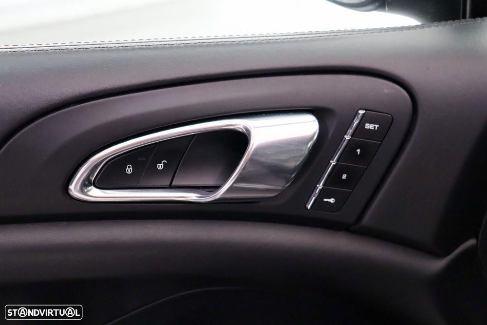 Porsche Cayenne - 30