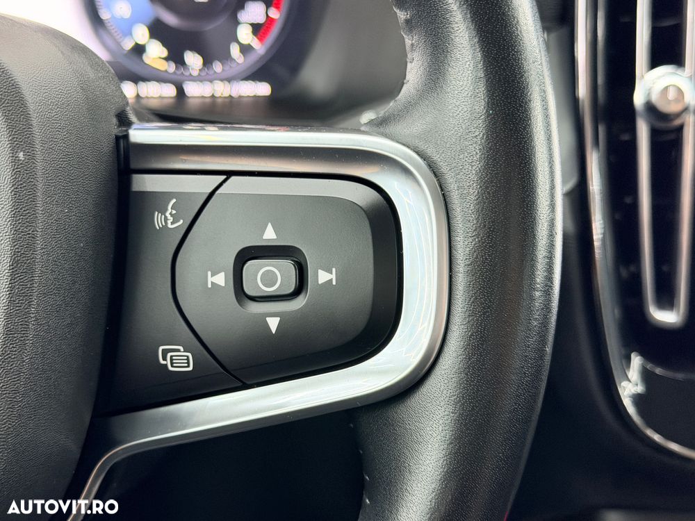 Volvo XC 40 D3 Geartronic Momentum Pro - 26