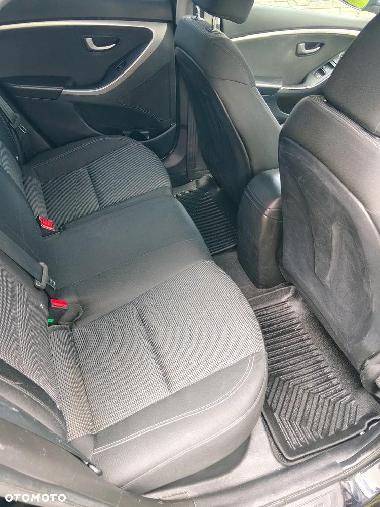 Hyundai i30 1.6 D Classic + DCT - 16