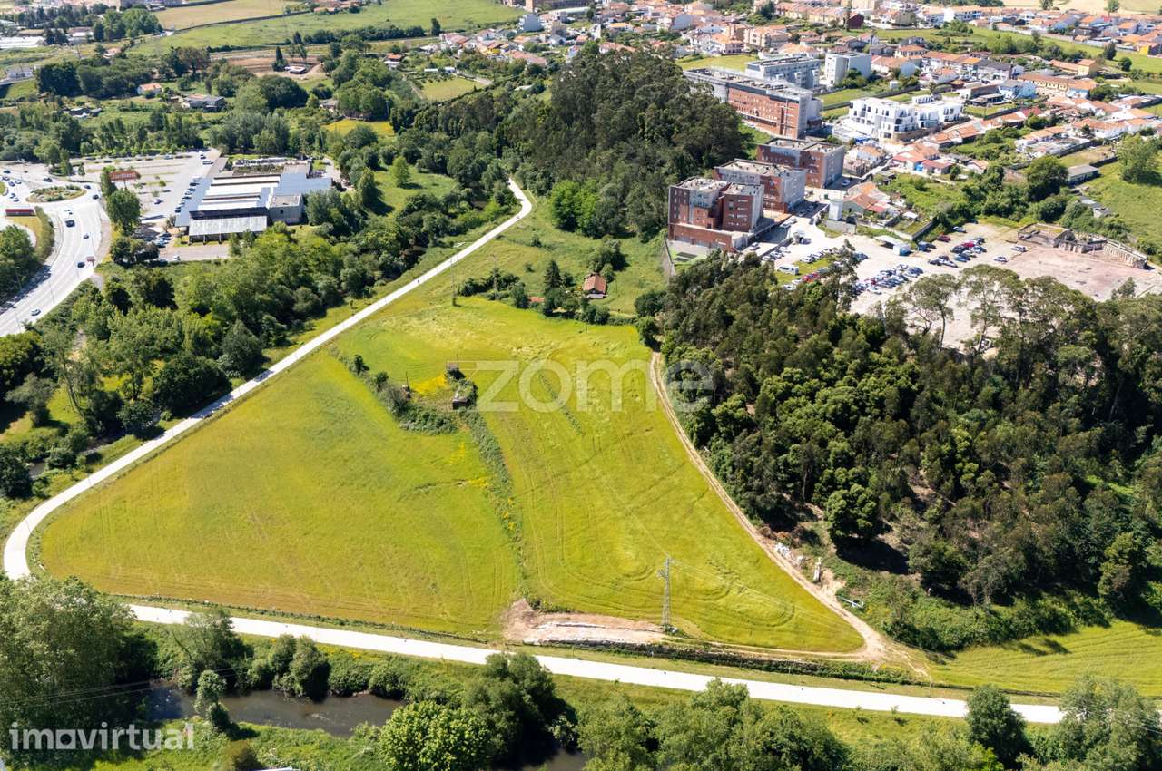 Terreno rústico c/ 37.240m2 - Custió - Leça do Balio