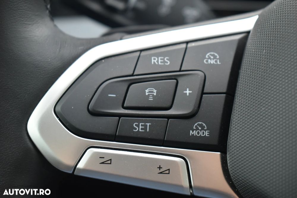 Volkswagen Passat 1.5 eTSI DSG MHEV Business - 15