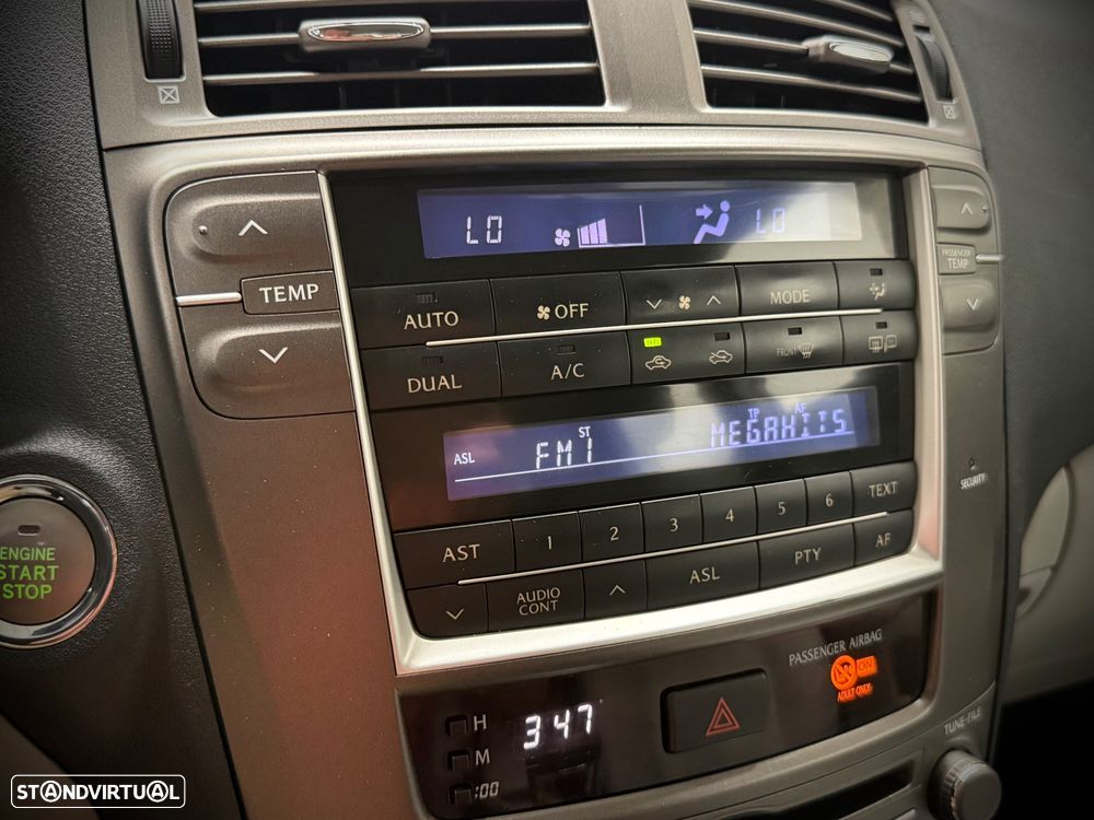 Lexus IS 220 d P.Luxury 4D - 31