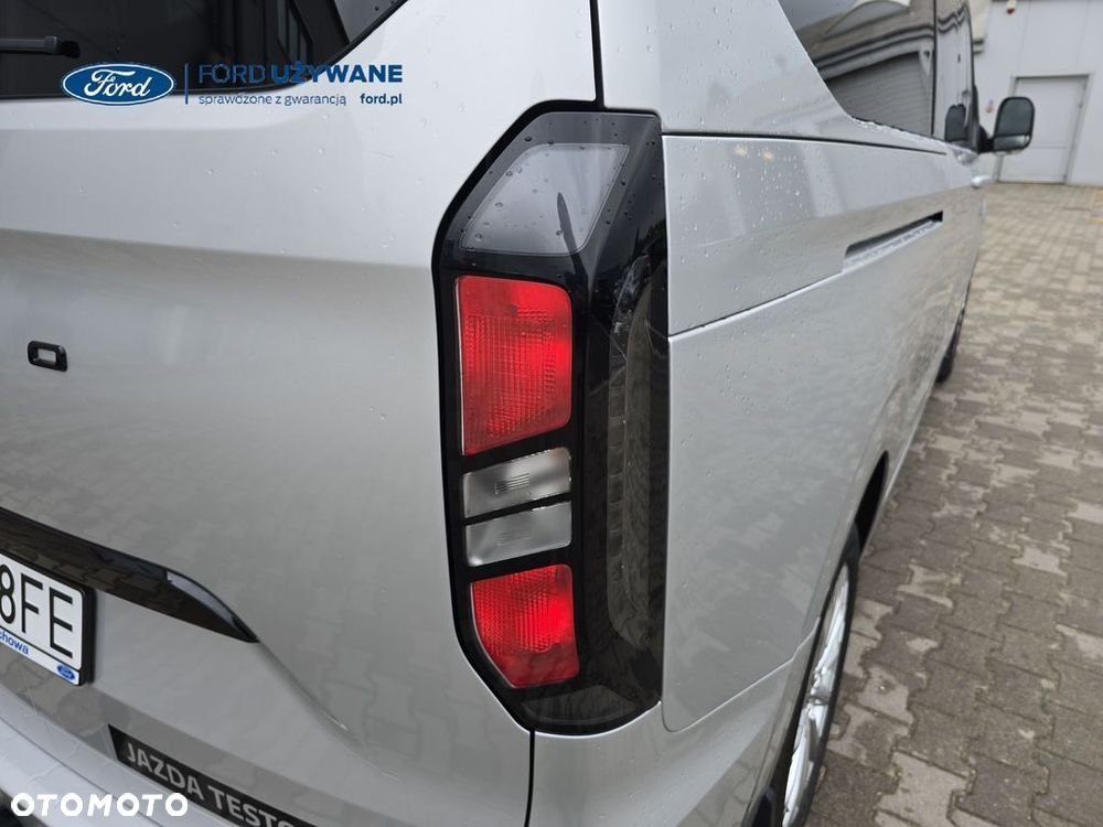 Ford Tourneo Custom - 12