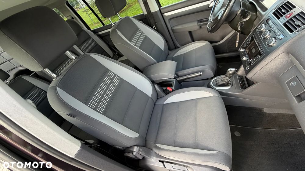 Volkswagen Touran 2.0 TDI DPF Highline DSG - 25