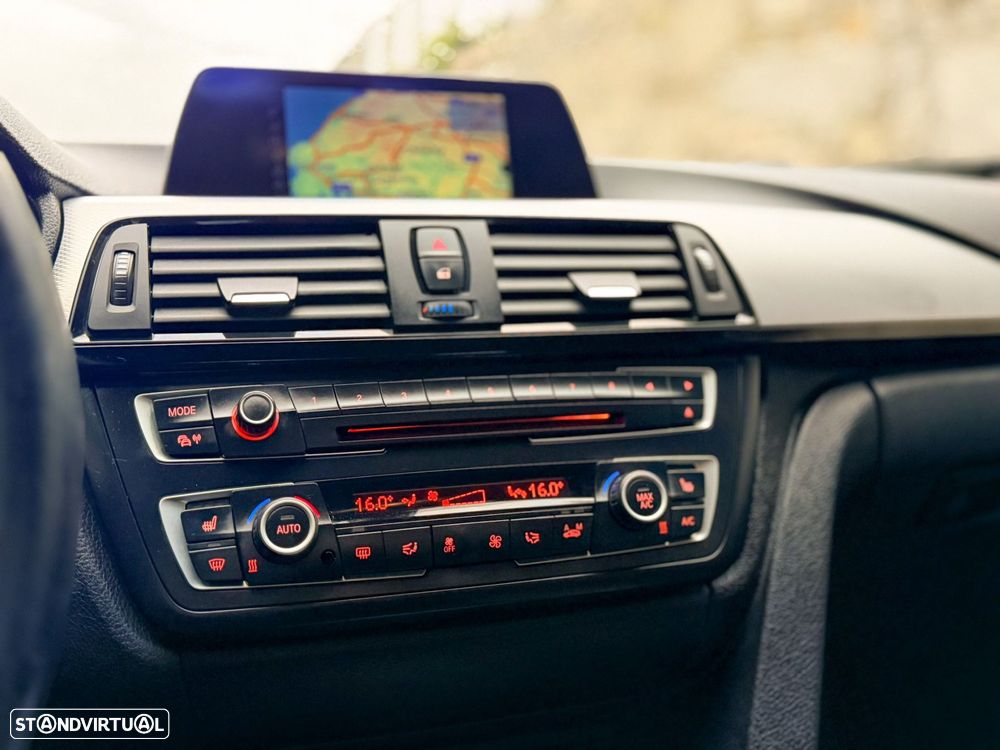 BMW 320 d Pack M - 32