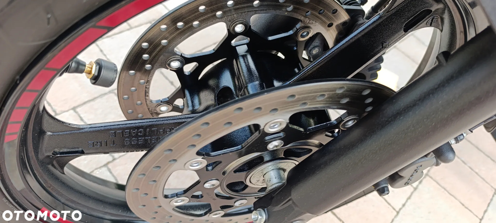 Suzuki V-STROM - 17