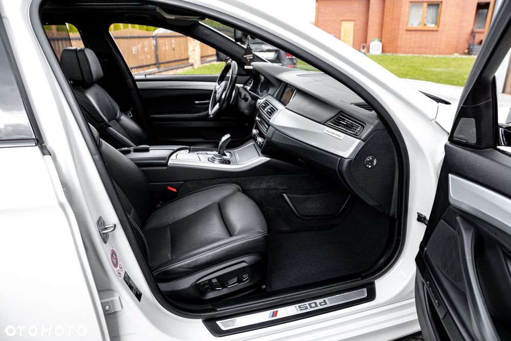 BMW Seria 5 M550d xDrive - 24