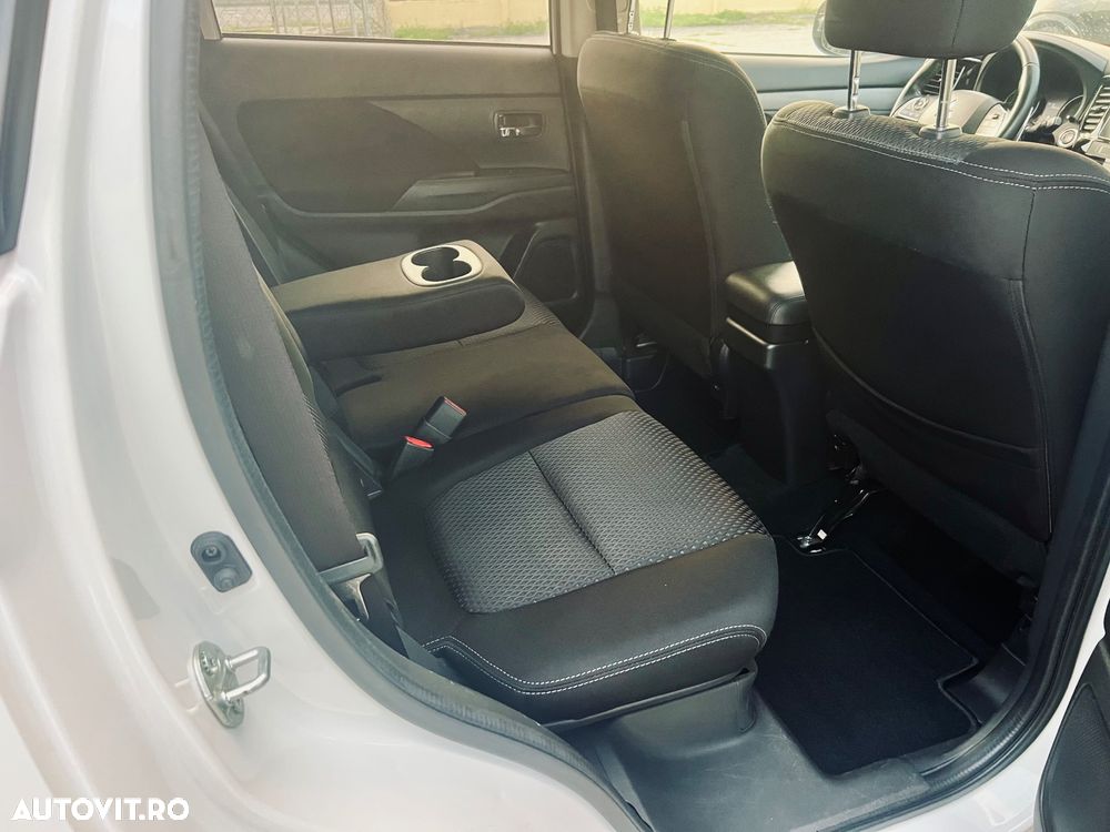 Mitsubishi Outlander 2.2 DI-D 4WD Automatik Plus - 9