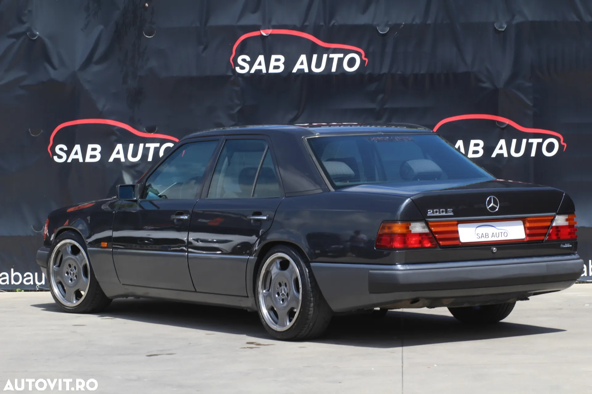 Mercedes-Benz E - 15