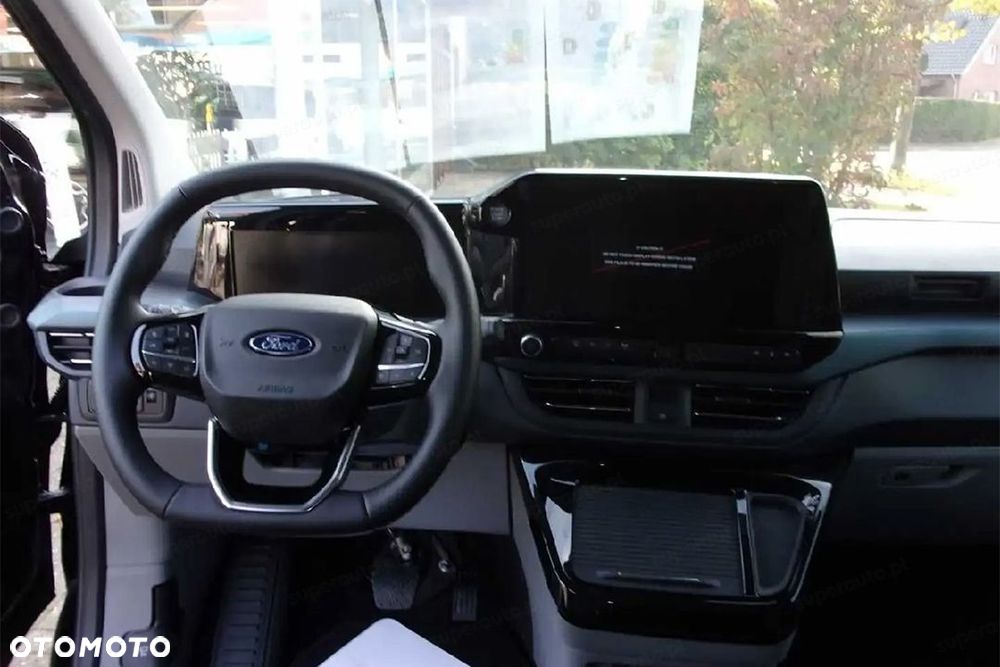 Ford Tourneo Custom - 13