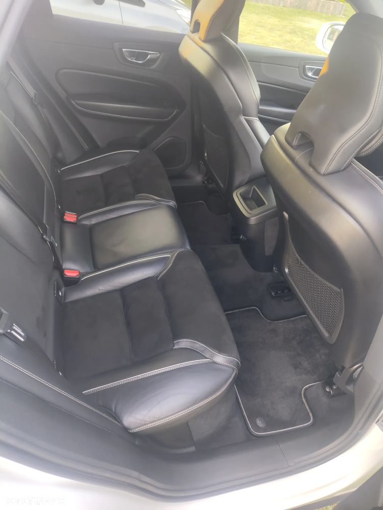 Volvo XC 60 D4 AWD R-Design - 10