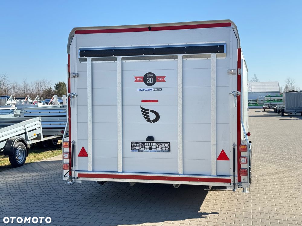 Debon C2000 - zamknięta przyczepa do przewozu aut, 550 x 215 cm, 3500kg, felgi ALU, wciągarka elektryczna - 8