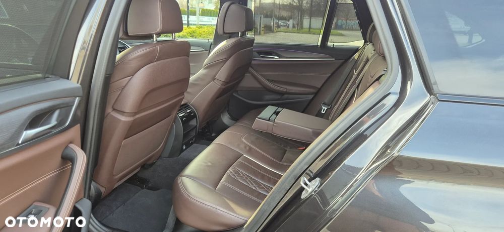 BMW Seria 5 530i xDrive mHEV M Sport sport - 36