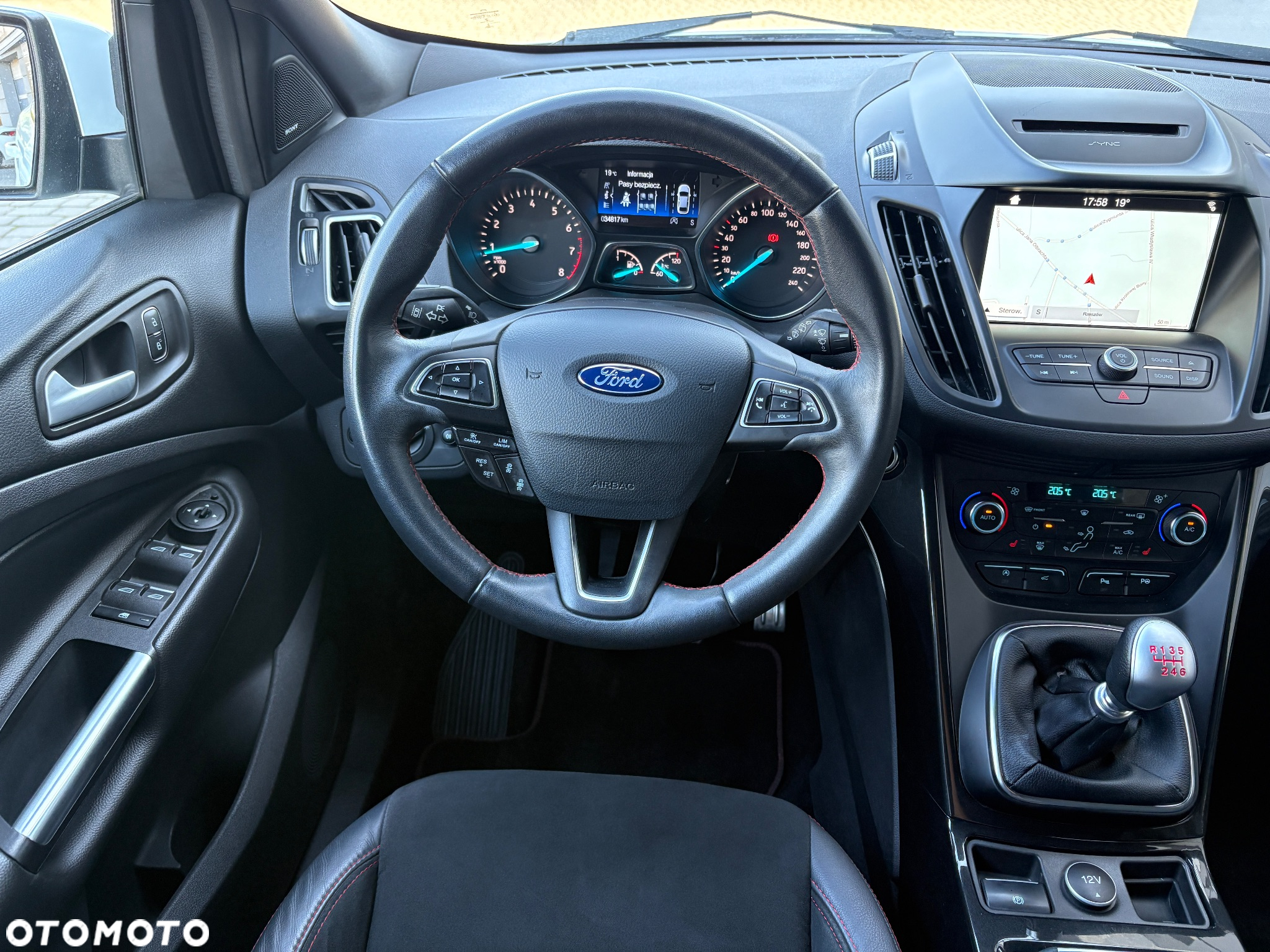 Ford Kuga 1.5 EcoBoost 2x4 ST-Line - 12