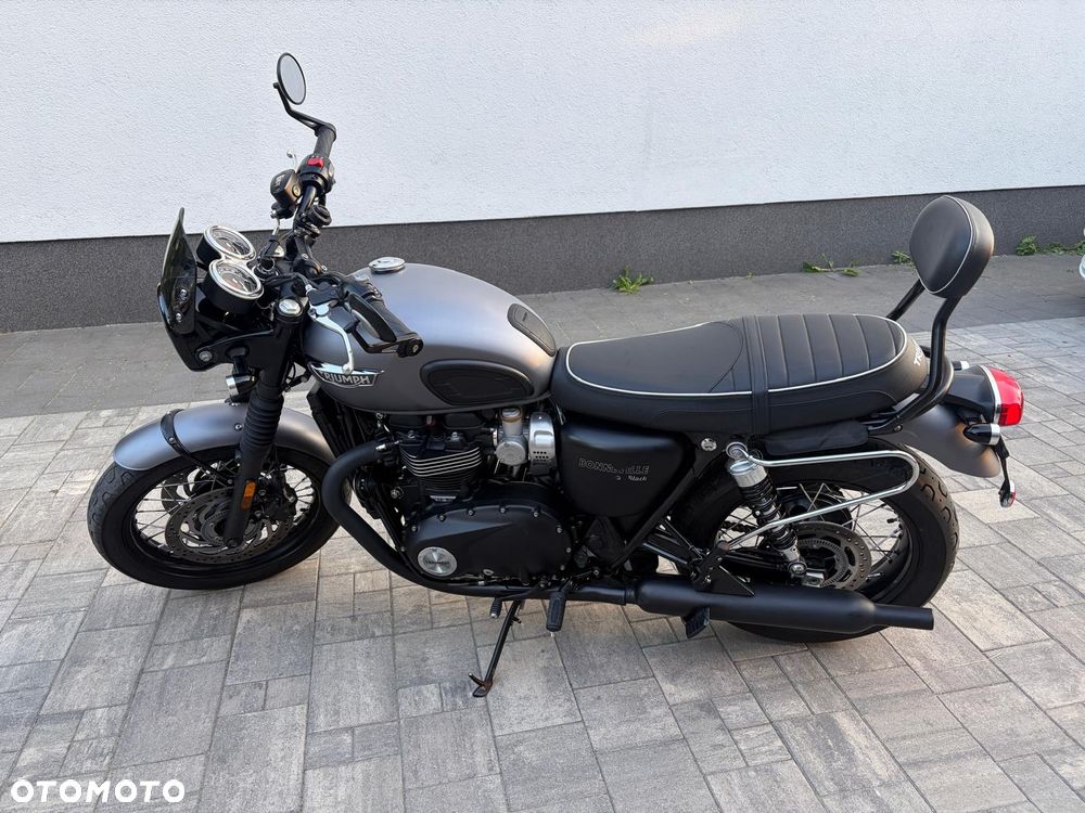 Triumph Bonneville - 24